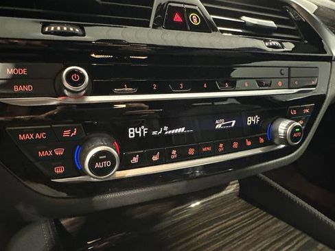 Used 2020 BMW M550i xDrive image 29