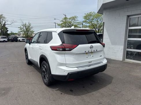 Used 2025 Nissan Rogue SV AWD/4WD image 4
