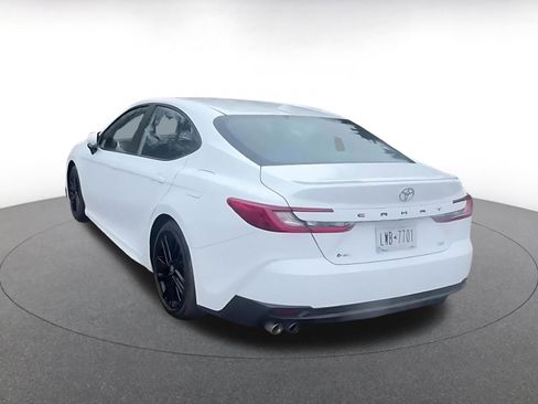 Used 2025 Toyota Camry SE image 11