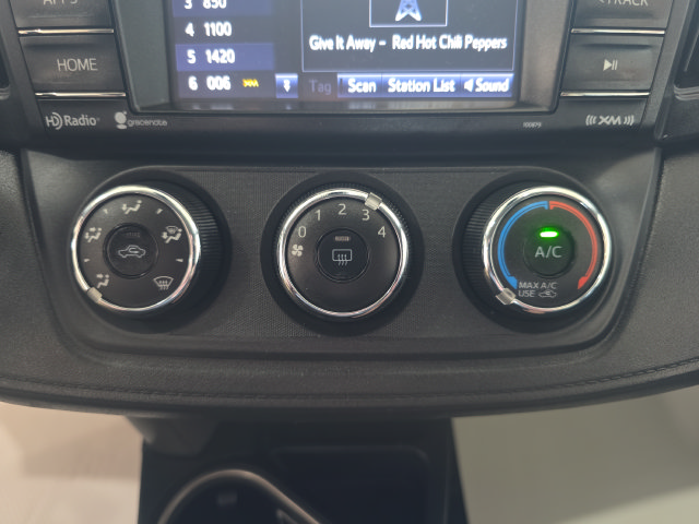 Used 2018 Toyota RAV4 LE w/ All Weather Liner Package FWD image 19