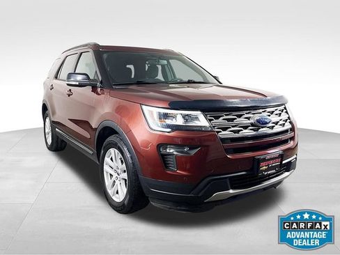 Used 2018 Ford Explorer XLT AWD/4WD image 2