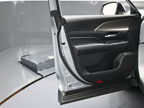 Used 2024 Toyota Grand Highlander XLE image 46