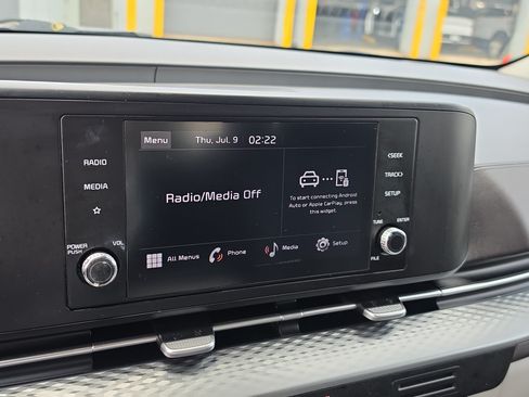 Certified 2024 Kia Carnival LX FWD image 22