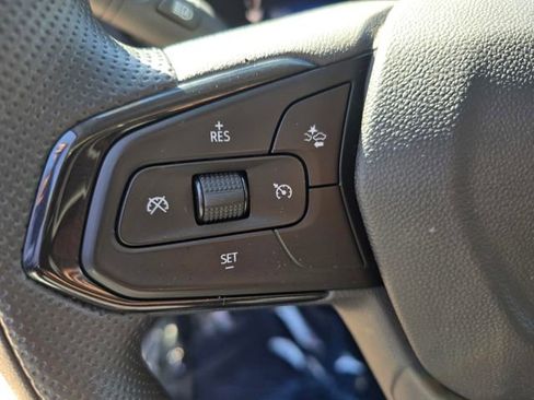 Used 2025 Chevrolet TrailBlazer LT AWD/4WD image 29
