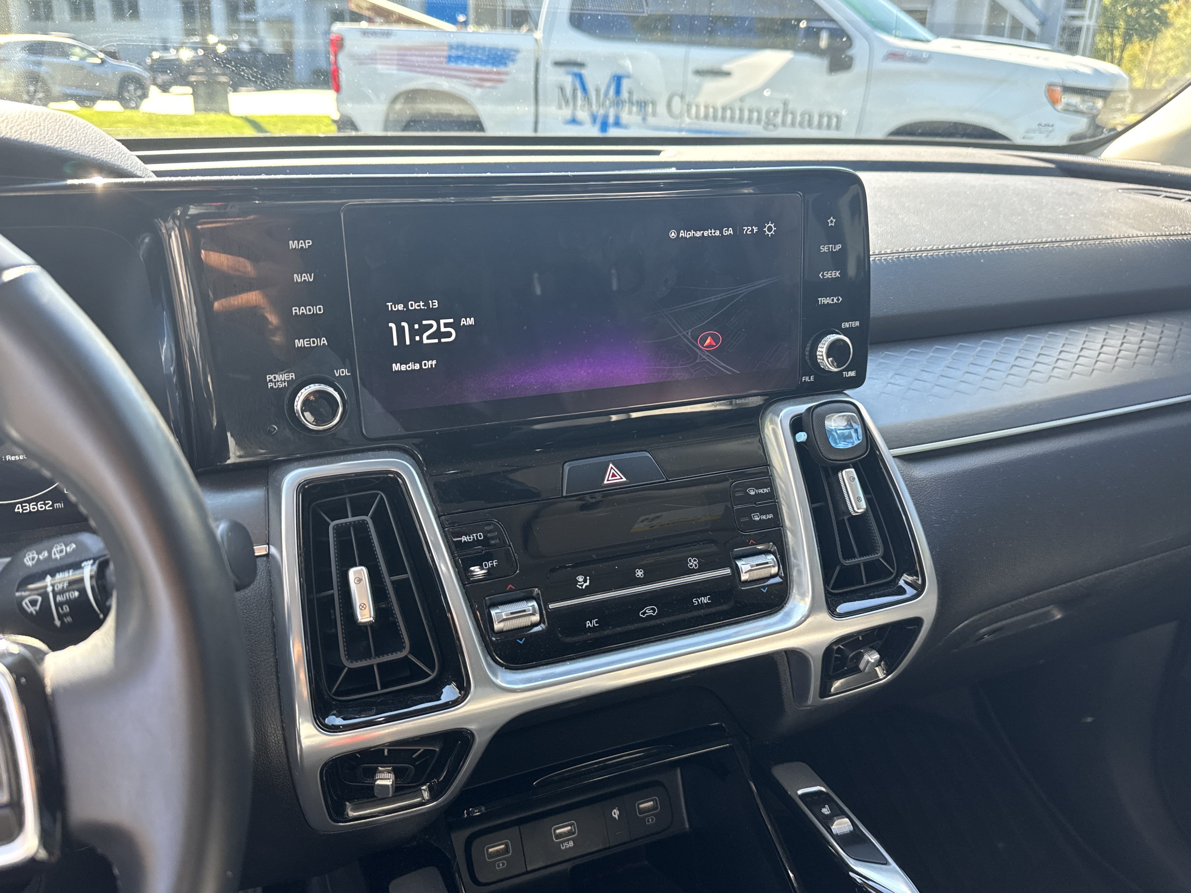 Used 2023 Kia Sorento SX AWD/4WD image 10