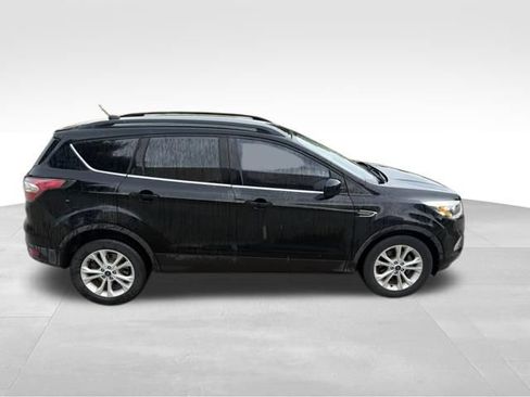 Used 2017 Ford Escape SE w/ Equipment Group 201A FWD image 2