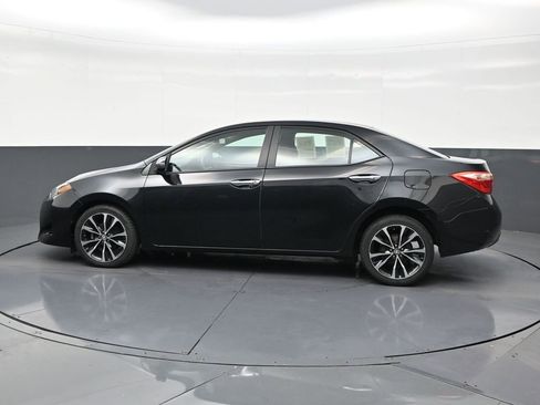 Used 2018 Toyota Corolla LE image 2