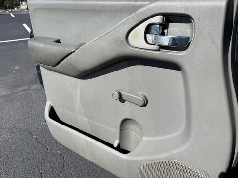 Used 2012 Nissan Frontier S image 18