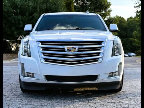 Used 2019 Cadillac Escalade Platinum image 3