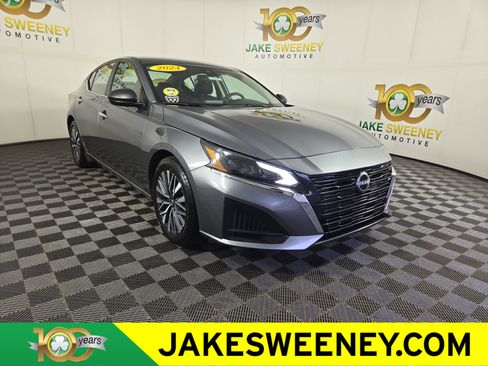 Used 2024 Nissan Altima 2.5 SV FWD image 1