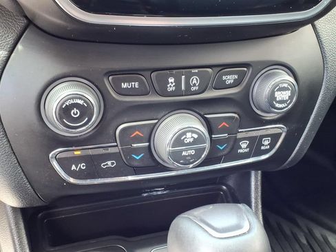 Used 2020 Jeep Cherokee Limited AWD/4WD image 26