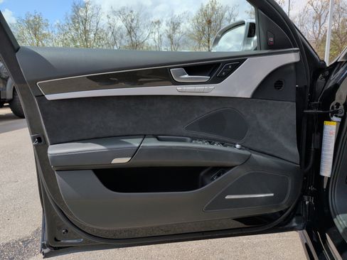 Used 2015 Audi S8 image 13