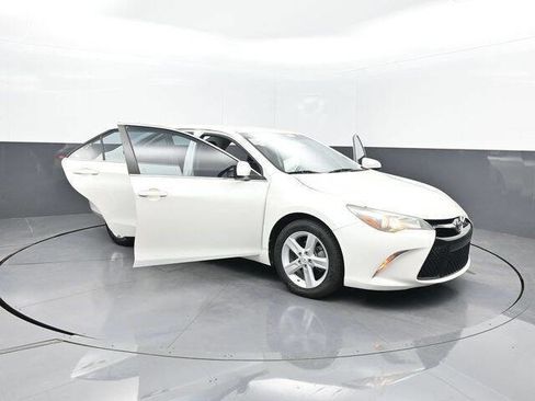 Used 2015 Toyota Camry SE image 25