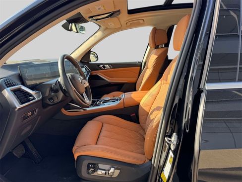 Used 2023 BMW X7 xDrive40i w/ Premium Package image 12