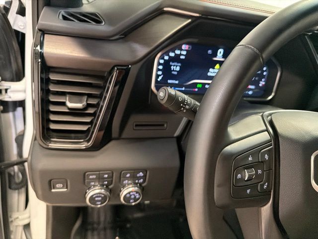 Used 2025 GMC Sierra 2500 AT4 AWD/4WD image 15