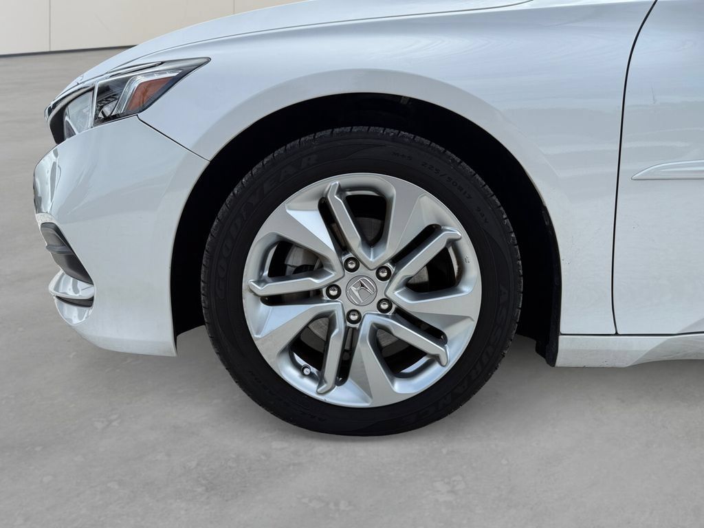 Used 2020 Honda Accord LX image 9