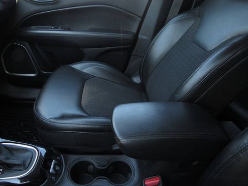 Used 2018 Jeep Compass Latitude w/ Popular Equipment Group FWD image 30
