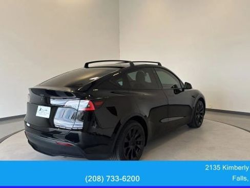 Used 2021 Tesla Model Y Long Range AWD/4WD image 15