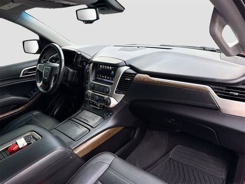 Used 2019 GMC Yukon XL Denali w/ Denali Ultimate Package image 32