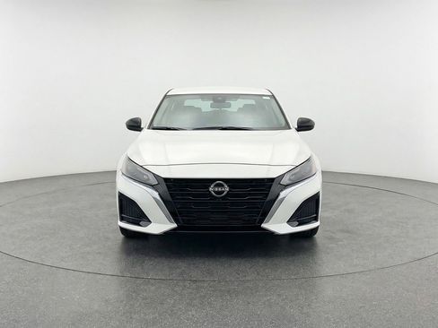Used 2025 Nissan Altima 2.5 SV FWD image 2