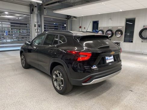 New 2026 Chevrolet Trax LT w/ Driver Confidence Package FWD image 8