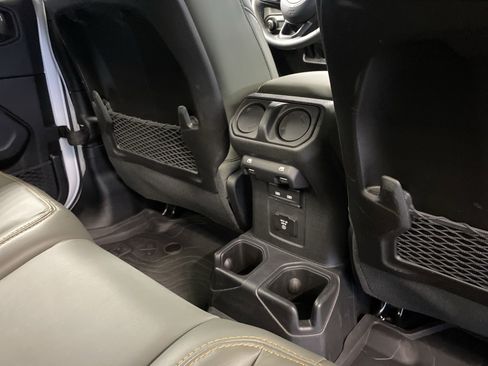 Certified 2025 Jeep Gladiator Mojave image 39