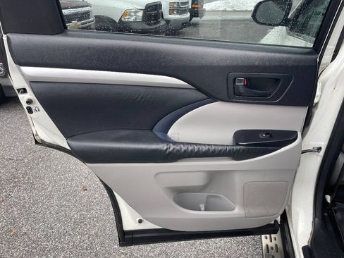 Used 2014 Toyota Highlander Plus AWD/4WD image 31