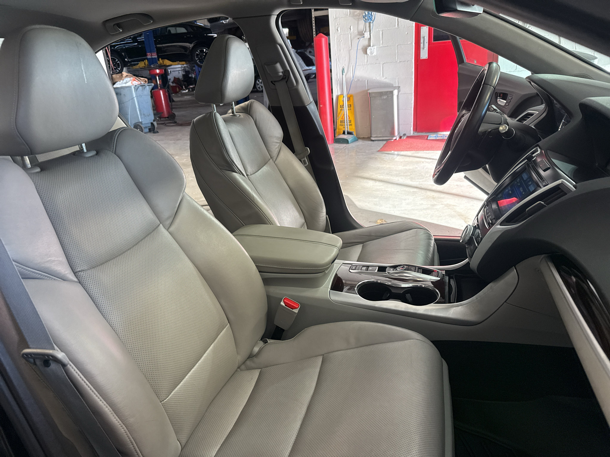 Used 2015 Acura TLX w/ Technology Package AWD/4WD image 25