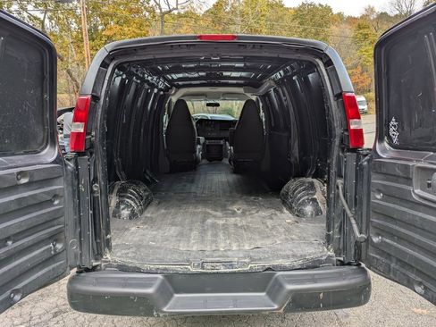Used 2020 GMC Savana 2500 image 7