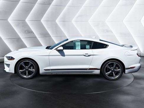 Used 2022 Ford Mustang GT Premium w/ Equipment Group 401A RWD image 2