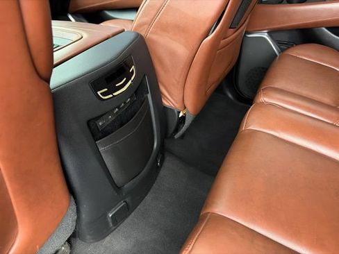 Used 2019 Cadillac Escalade ESV Luxury AWD/4WD image 29