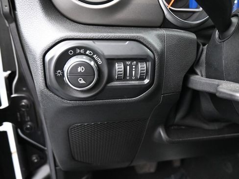 Used 2020 Jeep Gladiator Sport w/ Quick Order Package 24S AWD/4WD image 12
