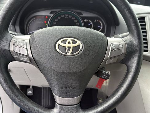 Used 2012 Toyota Venza LE w/ LE Convenience Pkg image 15