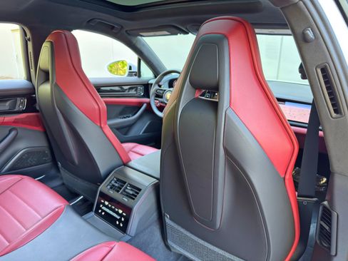 Used 2025 Porsche Panamera 4S w/ Premium Package image 42