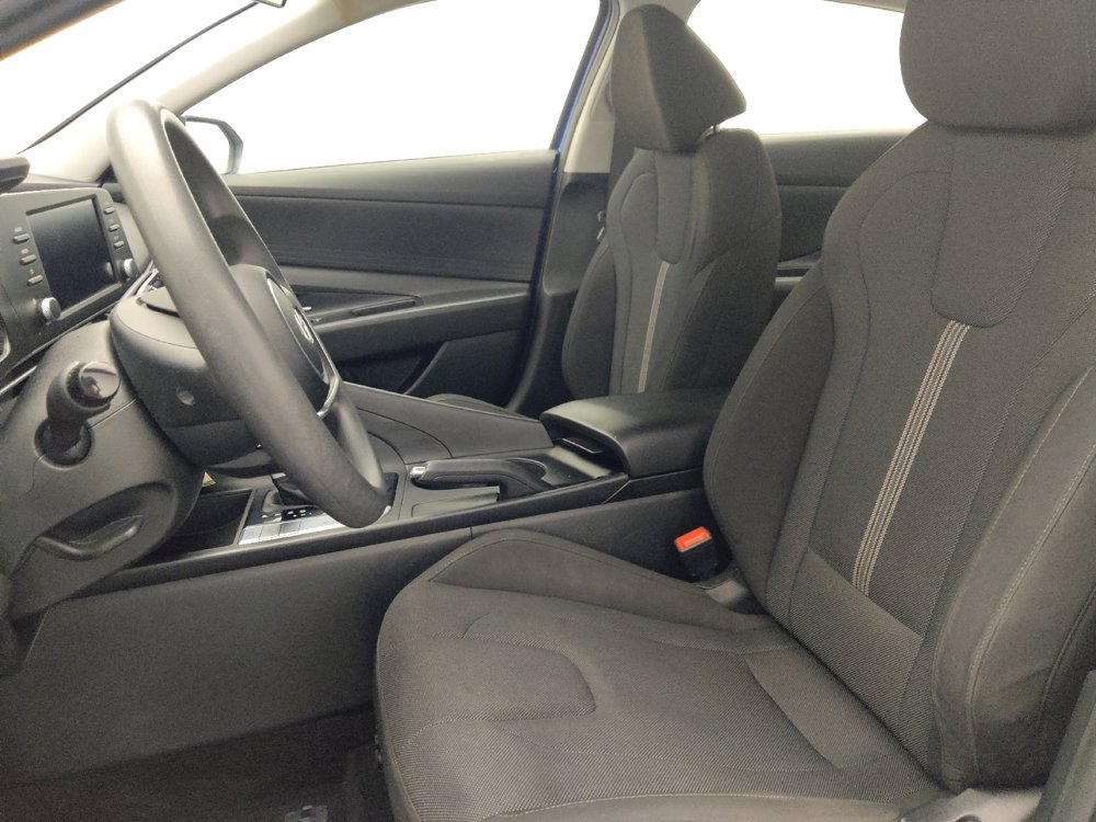 Used 2025 Hyundai Elantra SE FWD image 17