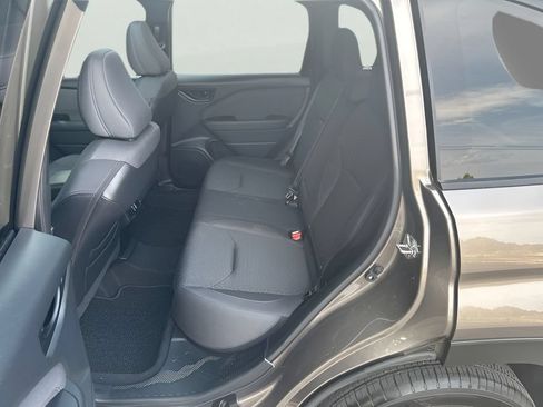 Used 2025 Subaru Forester Premium AWD/4WD image 20