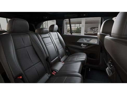 Used 2024 Mercedes-Benz GLS 580 4MATIC image 5