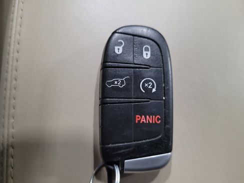 Used 2020 Jeep Grand Cherokee Overland AWD/4WD image 32