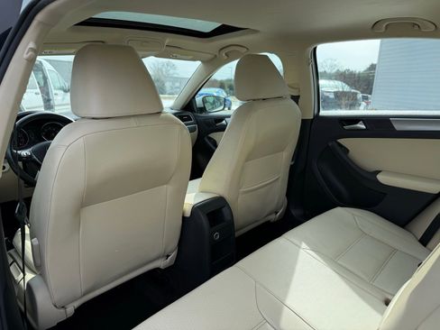 Used 2018 Volkswagen Jetta SE image 17