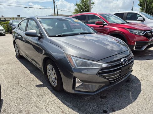 Used 2019 Hyundai Elantra SE w/ Cargo Package FWD image 3