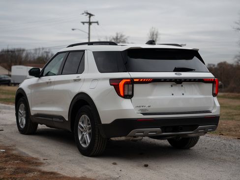 New 2026 Ford Explorer Active w/ Active Comfort Package image 8