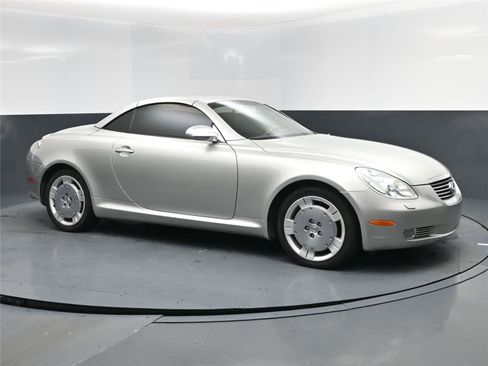 Used 2003 Lexus SC 430 Convertible image 2