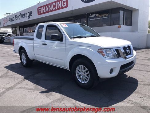 Used 2019 Nissan Frontier SV RWD image 2