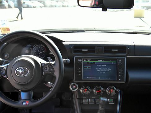 Used 2023 Toyota GR86 w/ ALL Weather Mat Package (TMS) RWD image 32