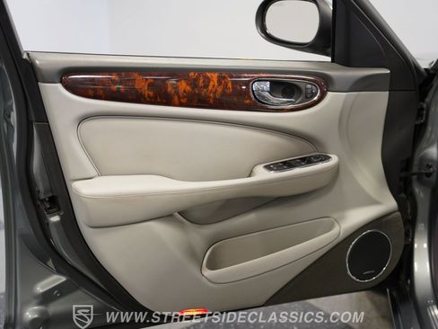 Used 2004 Jaguar XJ8 image 37