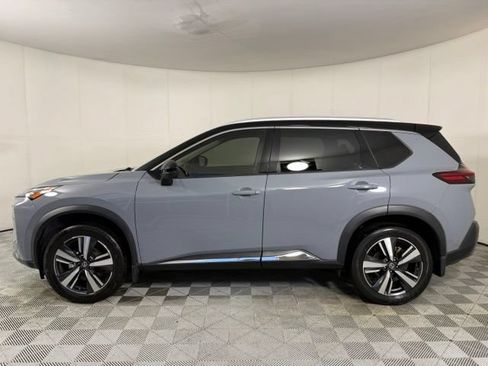 Used 2021 Nissan Rogue SL w/ Premium Package FWD image 3