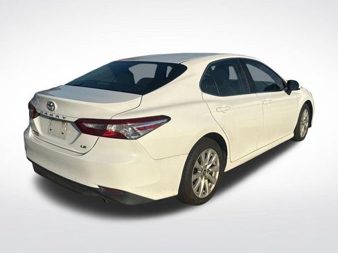 Used 2018 Toyota Camry LE FWD image 3
