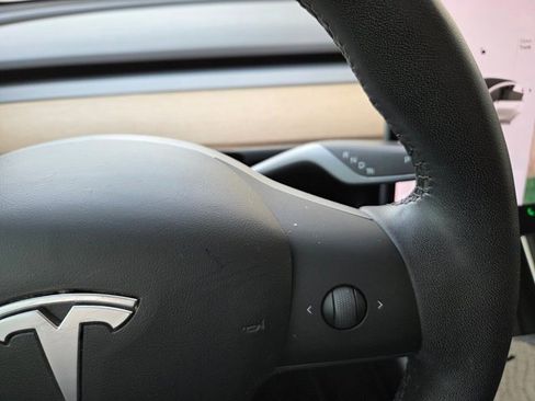 Used 2020 Tesla Model Y Long Range image 28