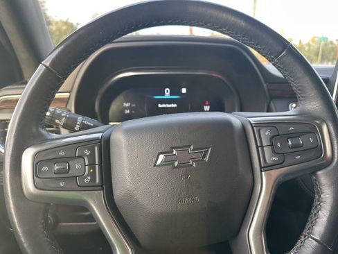 Used 2022 Chevrolet Suburban Z71 w/ Luxury Package image 9