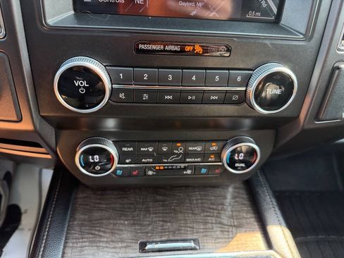 Used 2019 Ford Expedition Limited w/ Equipment Group 302A AWD/4WD image 25